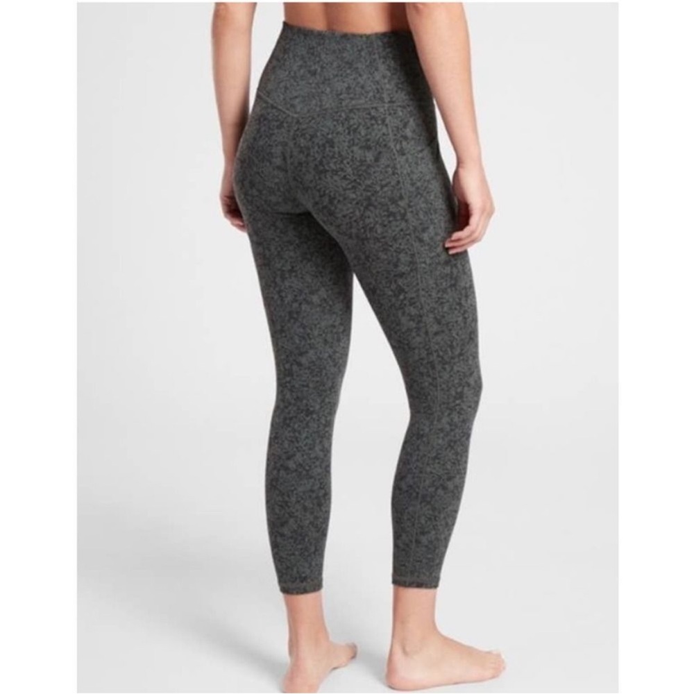 Athleta Jacquard Salutation Stash Pocket 7/8 Tight